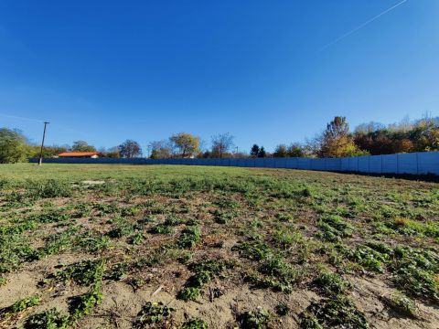 Eladó Telek 2200 Monor , Monor, Bacchus Tér közelében