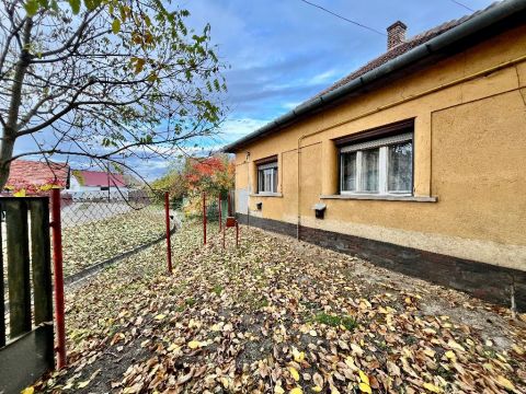 Eladó Ház 5137 Jászkisér , 5137 Jászkisér, központhoz közeli