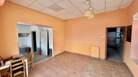 Eladó Üzlethelyiség 1141 Budapest 14. kerület Bosnyák tér sarki üzlethelyiség 