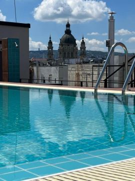 Eladó Lakás 1061 Budapest 6. kerület , Medencés komplexumban, exkluzív, 2 szobás, erkélyes lakás