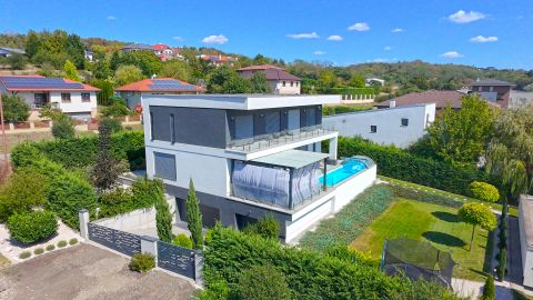 Eladó Ház 2600 Vác , Altány