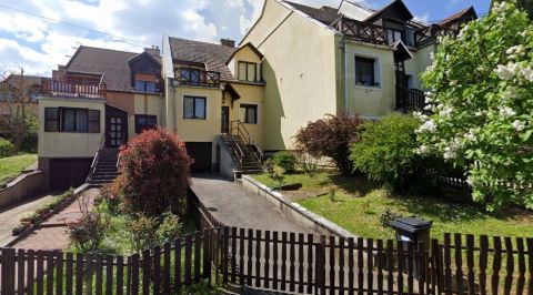 Eladó Ház 2094 Nagykovácsi , Sorházi lakás kis kerttel az Amerikai Iskola közelében