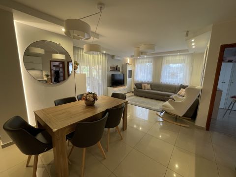 Eladó Ház 6000 Kecskemét , Katonatelepen Nappali+3 szobás, parkosított kert