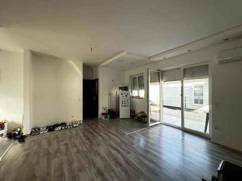 Eladó Ház 8600 Siófok ,  Sóstón parközeli modern újszerű kertkapcsolatos lakás