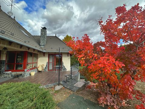 Eladó Ház 6000 Kecskemét Beretvás köz térségében: elegancia, tér és harmónia egyben!