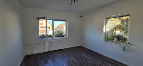 Eladó Ház 6044 Kecskemét , Hetényegyházán teljesen felújított ház eladó.