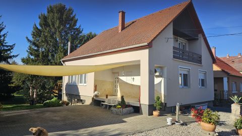 Eladó Ház 8000 Székesfehérvár , Öreghegy legjobb részén egyedülálló lehetőség