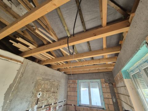 Eladó Ház 8130 Enying egyszintes, önálló családi ház 70 %-os készültséggel