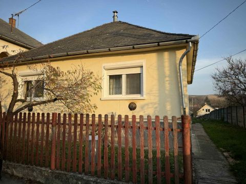 Eladó Ház 2522 Dág 