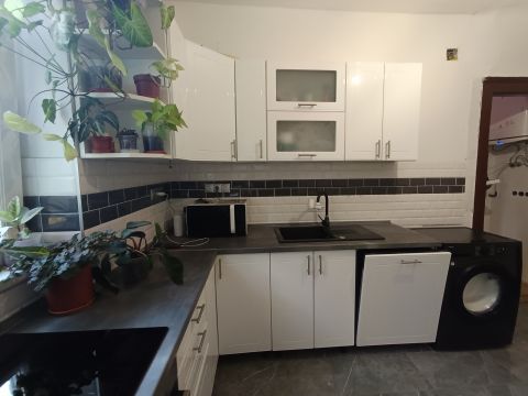 Eladó Lakás 1101 Budapest 10. kerület Pongrácz úti lakótelepen 36 nm-es lakás  új konyhával eladó