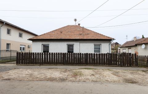 Eladó Ház 1185 Budapest 18. kerület , SZEMERETELEP, Földszintes, nappali+3 szobás, 75m2-es ikerház