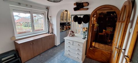 Eladó Ház 2040 Budaörs , Budaörs családias részén eladó ház, nagy telekkel, medencéve