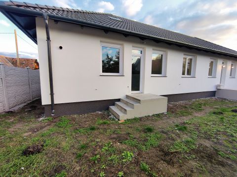 Eladó Ház 2200 Monor , Monor Kistói út