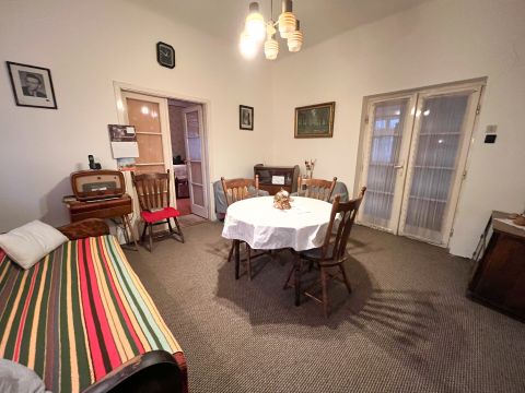 Eladó Ház 1238 Budapest 23. kerület HÉV megálló közelében, felújításra váró családi ház