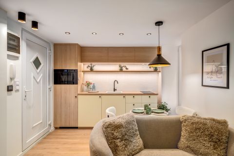 Eladó Lakás 1065 Budapest 6. kerület BAZILIKÁTÓL 1 sarokra - belső erkélyes, PRÉMIUM stúdió