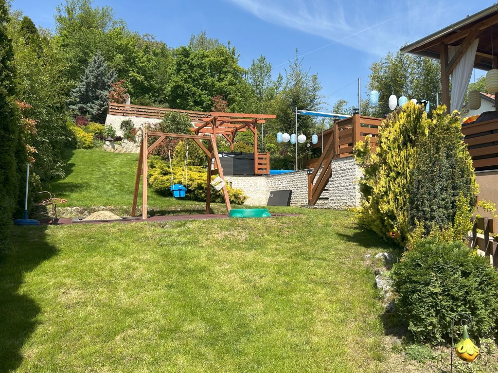 Eladó ház, Pilismarót