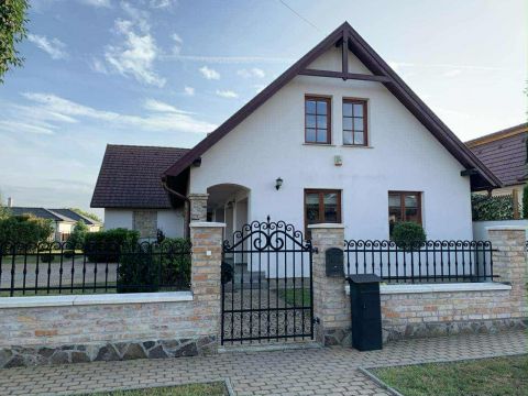 Eladó Ház 8500 Pápa 