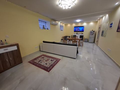 Eladó Ház 6100 Kiskunfélegyháza , Belvárosi, 112 m2-es, nappali + 2 szobás földszinti ingatlan