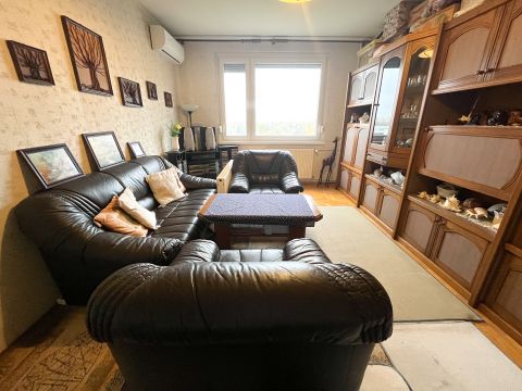 Eladó Lakás 1215 Budapest 21. kerület , 3 szobás panel, jó állapotban a Védgát utcánál