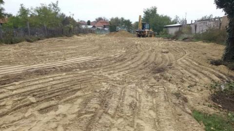 Eladó Telek 5126 Jászfényszaru , Aszfalton utcában telek- akár könnyűszerkezetű házzal együtt