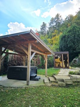 Eladó Vendéglátás 7677 Orfű Orfűn a nagy tónál 430 nm-es 9 szobás felújított vendégház