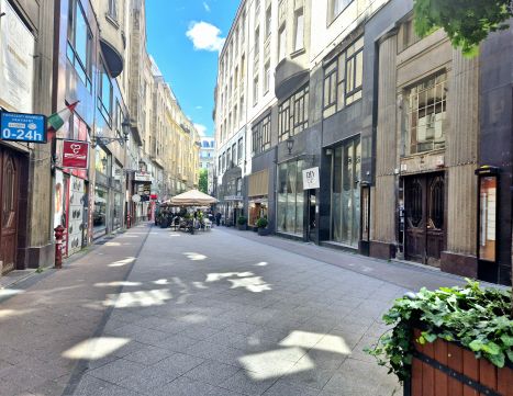 Kiadó Üzlethelyiség 1052 Budapest 5. kerület , V. kerület sétálóutcájában FELÚJÍTOTT üzlethelyiség kiadó