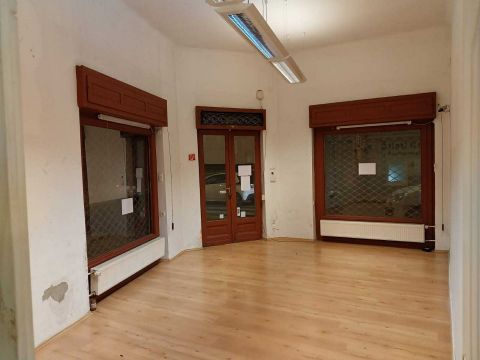 Eladó Üzlethelyiség 1034 Budapest 3. kerület 