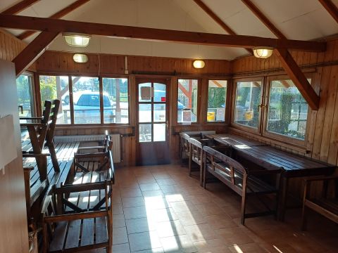 Eladó Üzlethelyiség 2300 Ráckeve , Forgalmas helyen