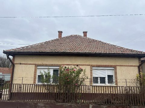Eladó Ház 5091 Tószeg , 5091 Tószeg, faluközpont