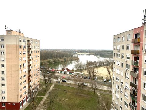 Eladó Lakás 6000 Kecskemét , KECSKEMÉT Széchenyiben tóra néző ,szép lakás ELADÓ