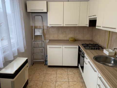 Eladó Lakás 8000 Székesfehérvár , Jó állapotú, 1. emeleti lakás, garázsvásárlási opcióval.