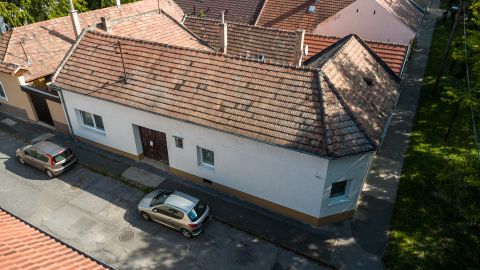 Eladó Ház 2600 Vác Kétlakásos földszintes ház a belváros közelében