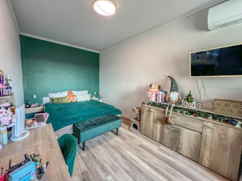 Eladó Lakás 1214 Budapest 21. kerület , Csillagtelepen, felújított panelházból, két klímával