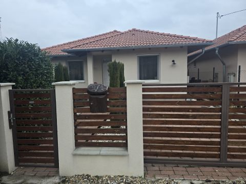 Eladó Ház 2314 Halásztelek , Megyedűlő utca