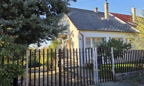 Eladó Ház 2132 Göd , Felsőgöd központi részén