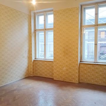 Eladó Lakás 1066 Budapest 6. kerület , 6. kerületben, 3. emeleti, 1 + fél szobás, felújítandó lakás