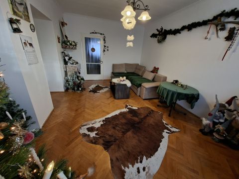 Eladó Lakás 6750 Algyő A piac mellett 1 utcára