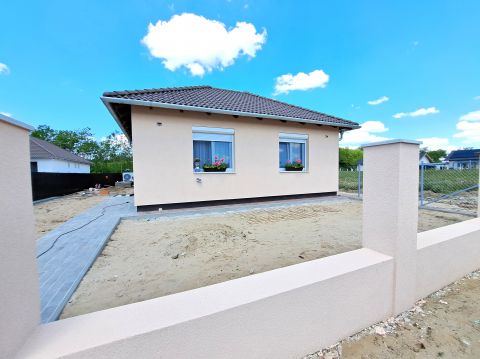 Eladó Ház 2211 Vasad Újépítésű modern ikerházfél az erdő mellett 20 perce Bp-től!