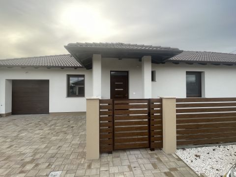 Eladó Ház 6000 Kecskemét , Vadonatúj beköltözhető ház eladó Kadafalván!