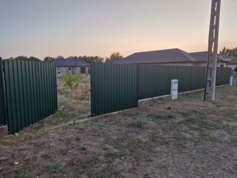 Eladó Telek 2212 Csévharaszt , Csévharaszton eladó VÍZ, CSATORNA, VILLANY bekötéssel 1621m2