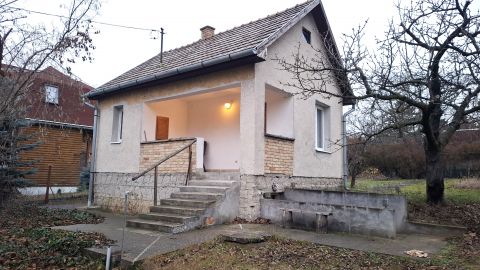Eladó Ház 2113 Erdőkertes , Szép állapotú önálló kis ház