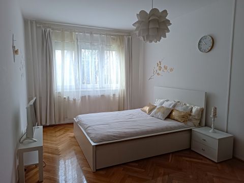 Eladó Lakás 1115 Budapest 11. kerület , Kitűnő helyen, Metró állomás közelében !