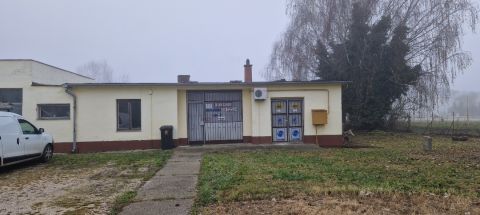 Eladó Tároló/Raktár 8640 Fonyód , Központ közeli műhely