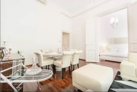 Kiadó Lakás 1061 Budapest 6. kerület , Liszt Ferenc Téri 3 szobás felújított csodaszép lakás kiadó!