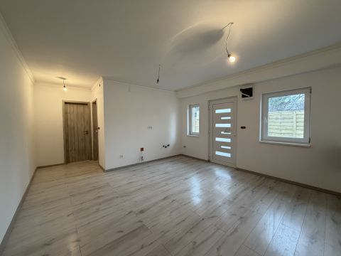 Eladó Lakás 1181 Budapest 18. kerület Felújított, azonnal költözhető 2 szoba, udvar III-as