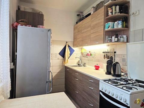 Eladó Lakás 1112 Budapest 11. kerület , Panelprogramos, 4 szobás, ablakos konyhával rendelkező!