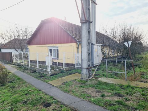 Eladó Ház 5624 Doboz 