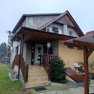 Eladó Ház 2711 Tápiószentmárton , Tápiószentmárton Strand közelében tégla építésű ház eladó