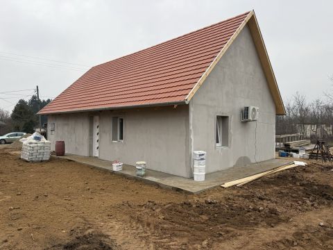 Eladó Ház 2243 Kóka , teljeskörűen felújíott családi ház