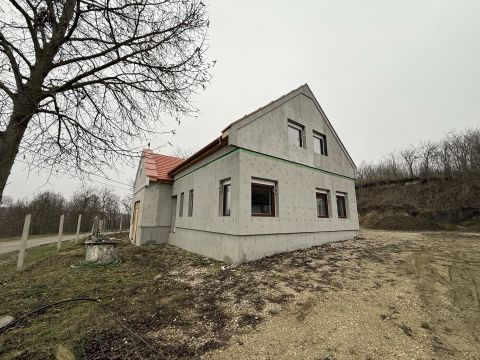 Eladó Ház 8089 Vértesacsa Fő utca 